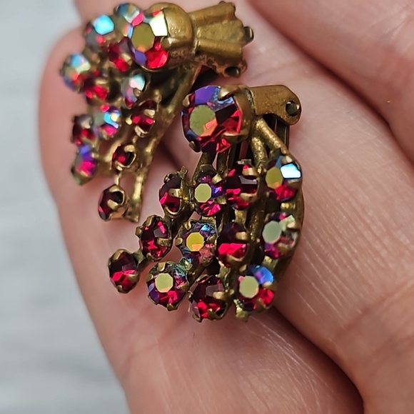 Vintage 1940s made in Austria ruby red crystal earrings. - Picture 4 of 8